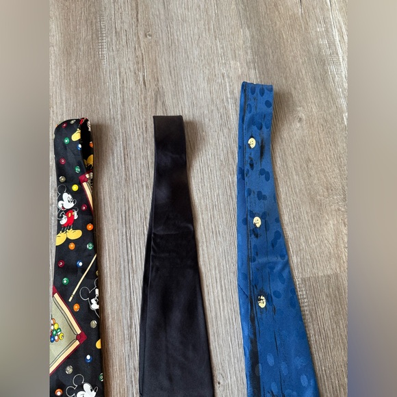VTG DISNEY Mickey Tie Lot Dress Ties Multi Color LOONEY TUNES Pool Football - Picture 4 of 8